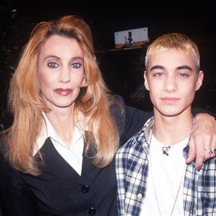 Unveiling The Family Ties: Does Eminem Have Sisters?